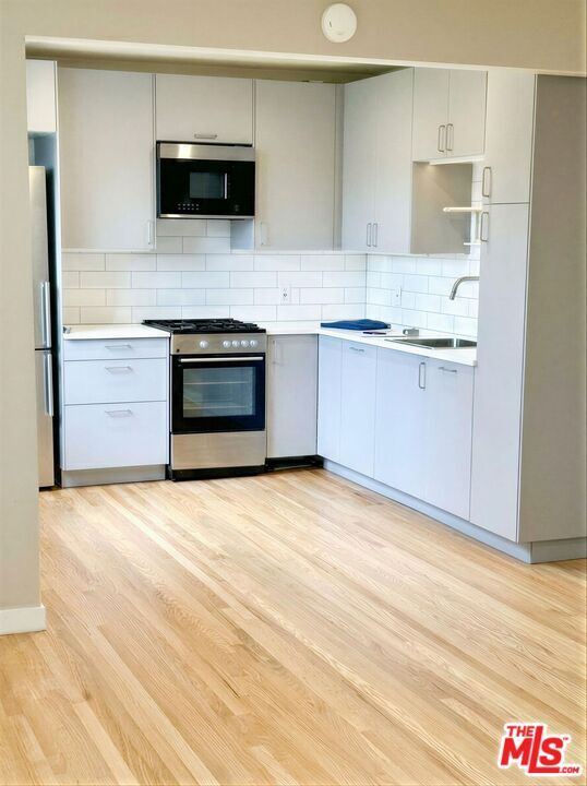 Property Photo:  16852 McCormick St  CA 91436 