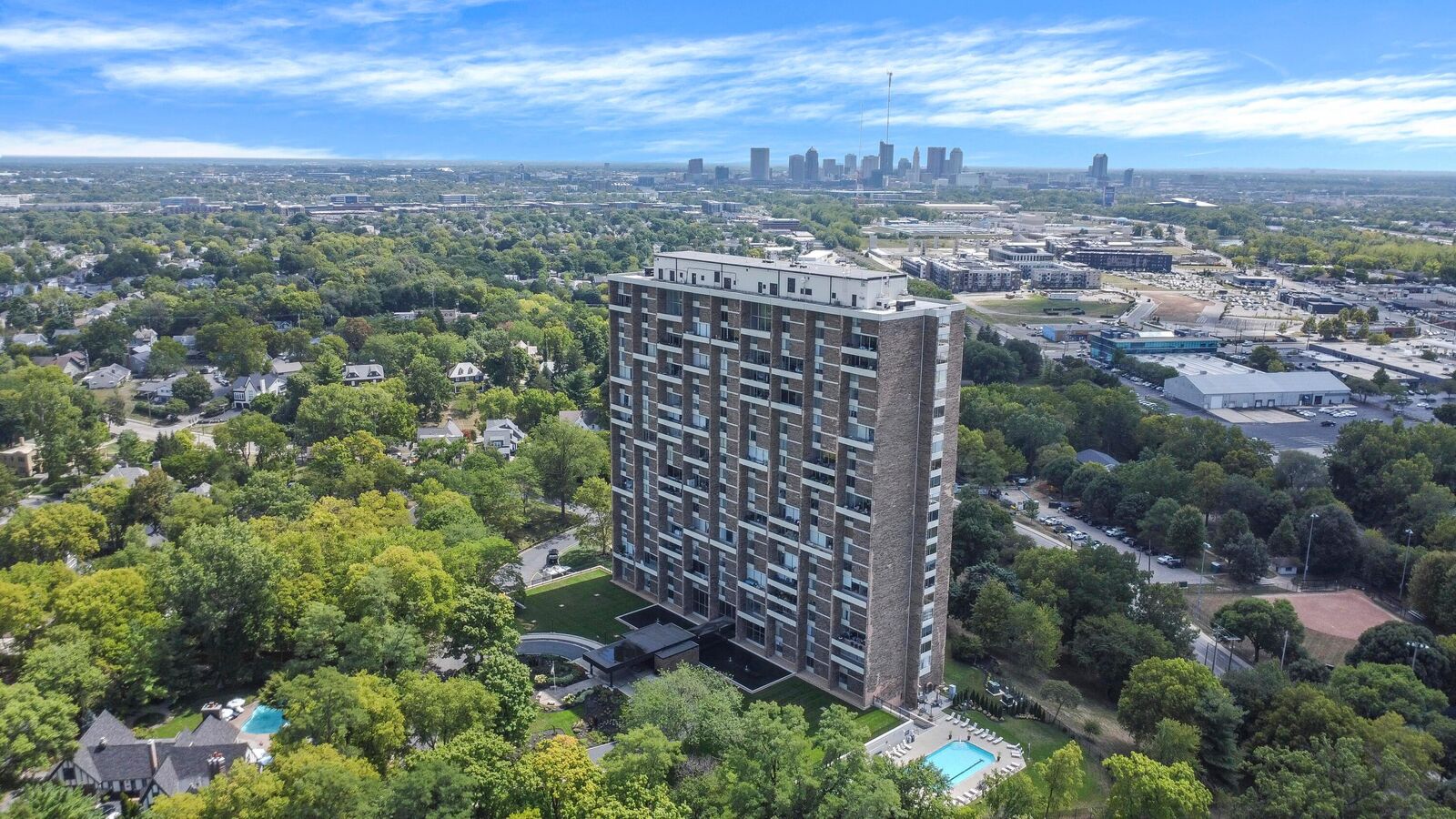 Property Photo:  1000 Urlin Avenue  OH 43212 