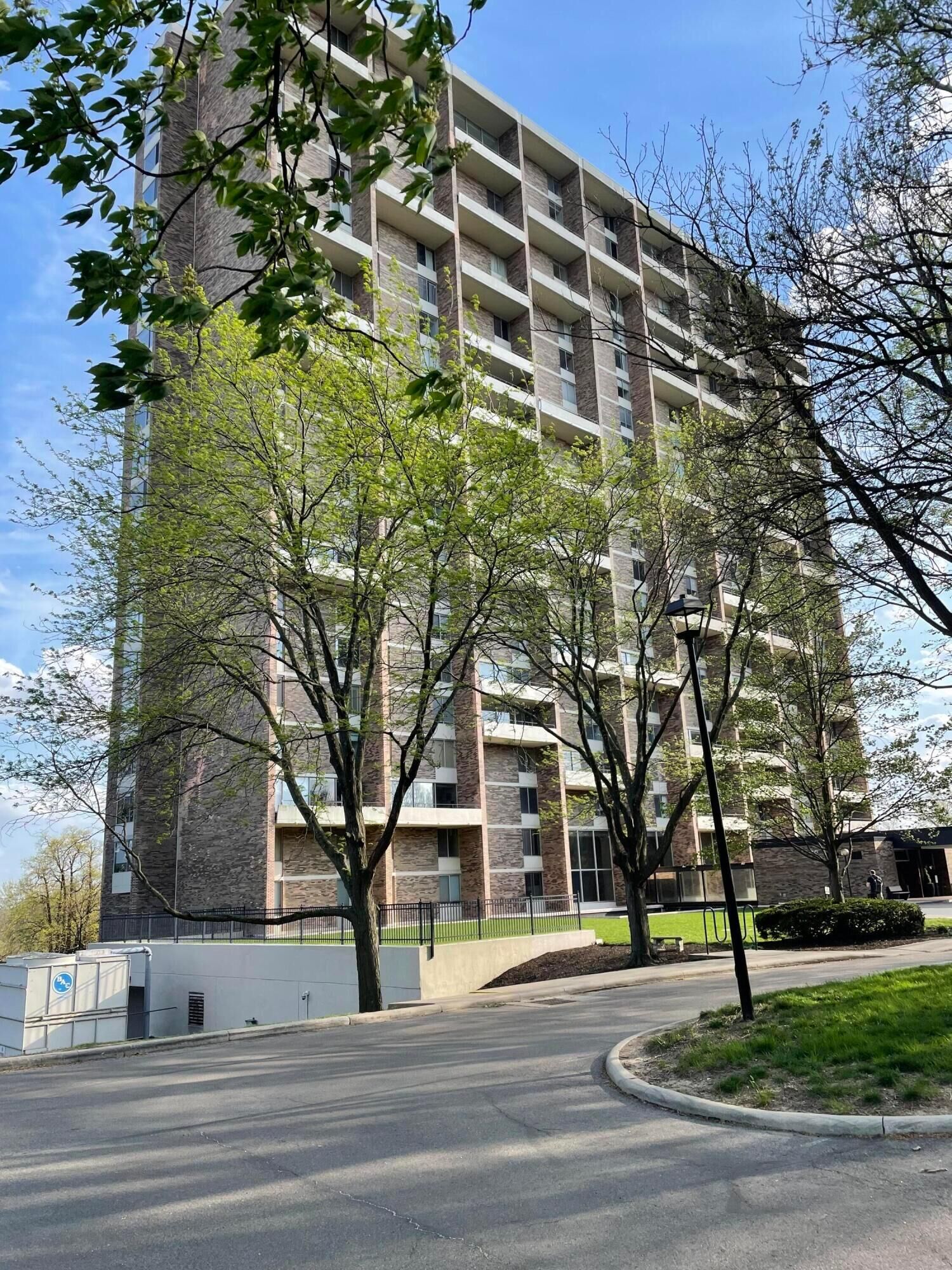 Property Photo: 1000 Urlin Avenue OH 43212