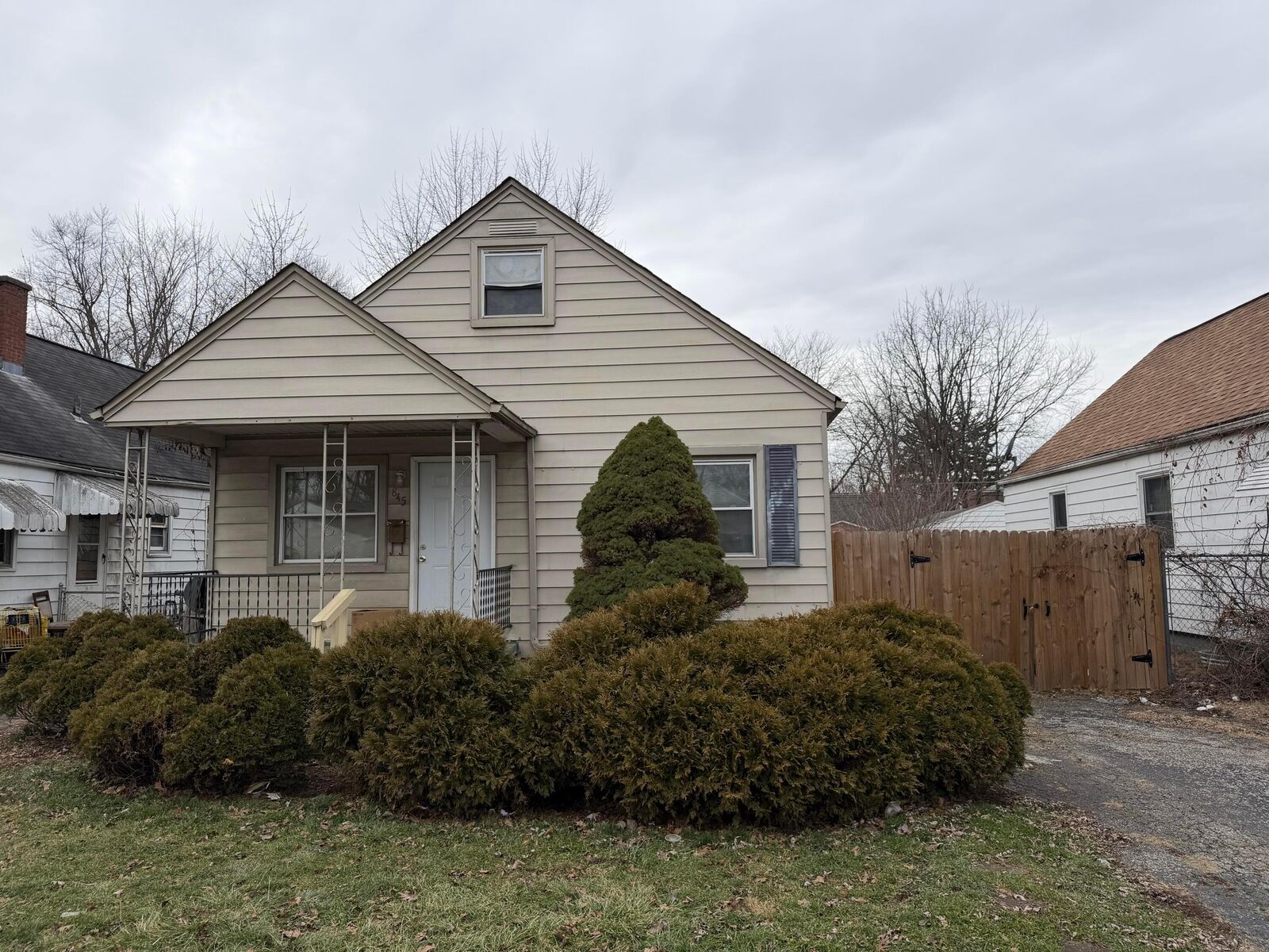 Property Photo:  845 S Hampton Road  OH 43227 
