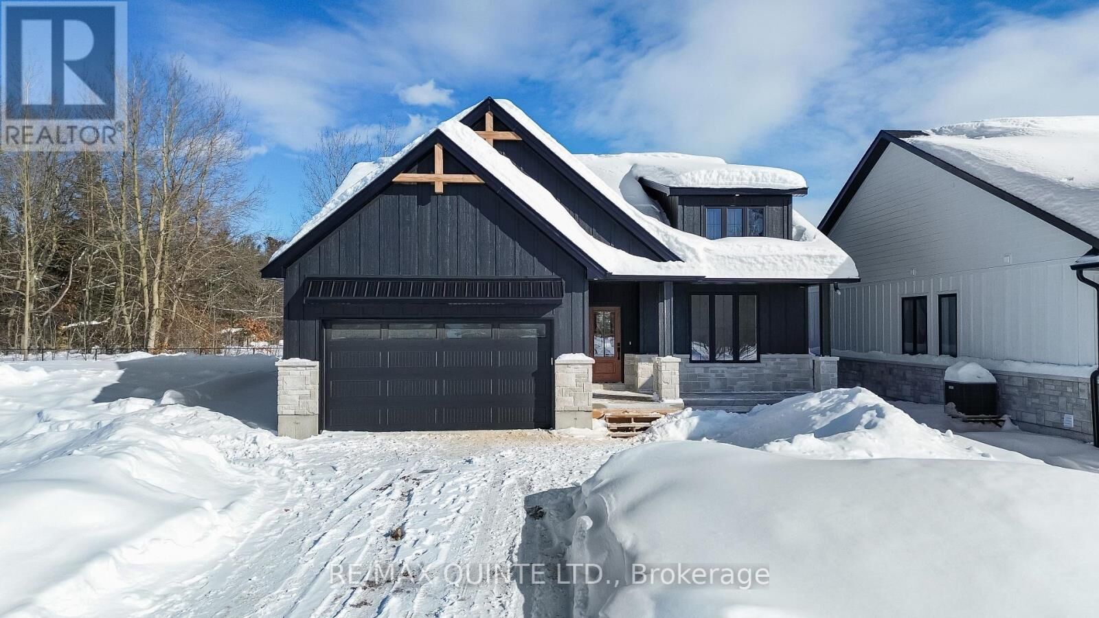 Property Photo:  8 Deerview Drive  ON K8V 0L8 