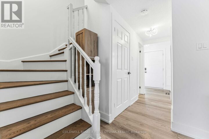 Property Photo: 33 Monterey Drive ON K2H 7A9