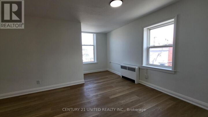 Property Photo:  409 Chambers Street C  ON K9H 3T9 