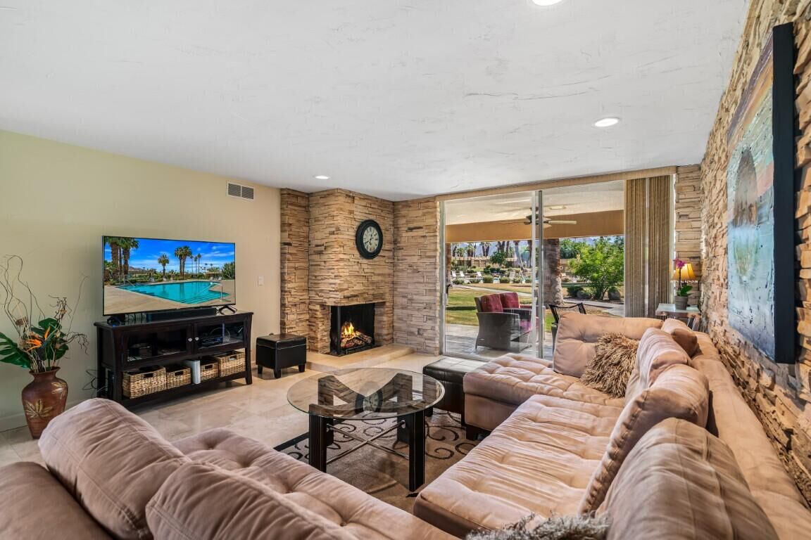 Property Photo:  72887 El Paseo #601  CA 92260 