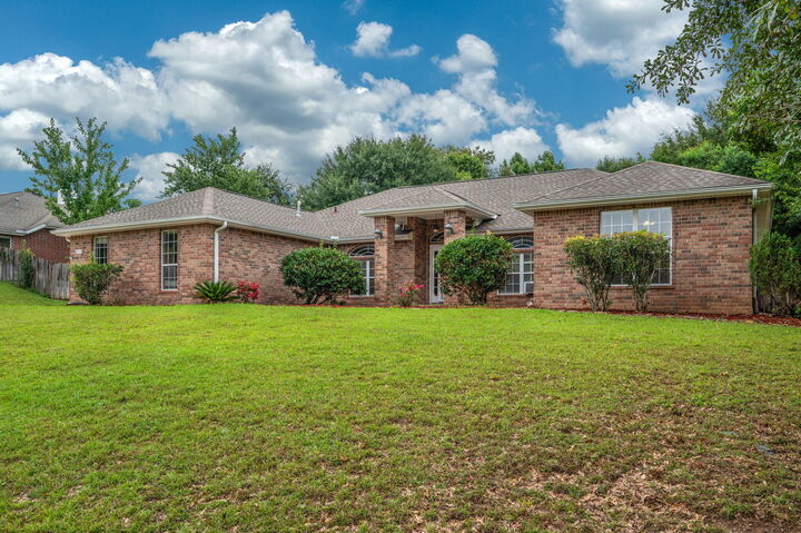 Property Photo:  6215 Shire Lane  FL 32536 