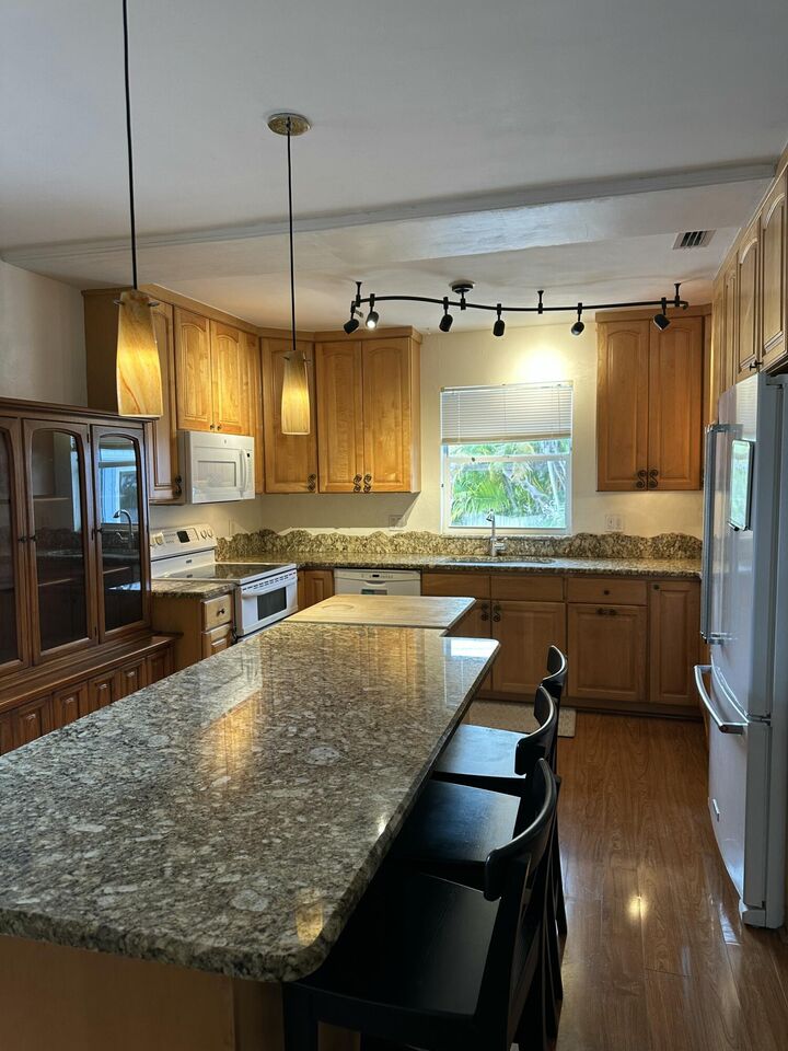 Property Photo:  308 2nd  FL 33037 