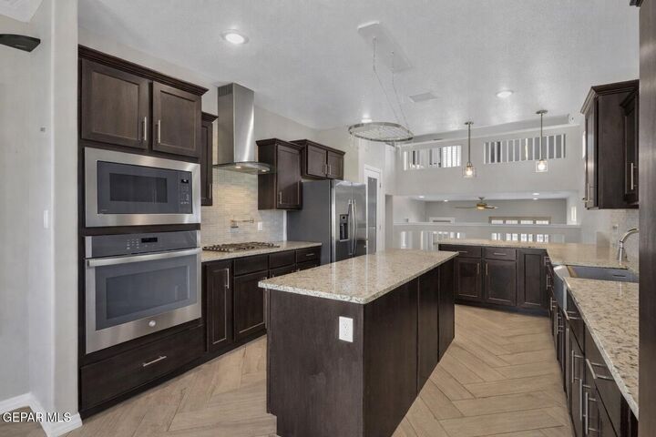 Property Photo: 7834 Enchanted Cliff Drive TX 79911