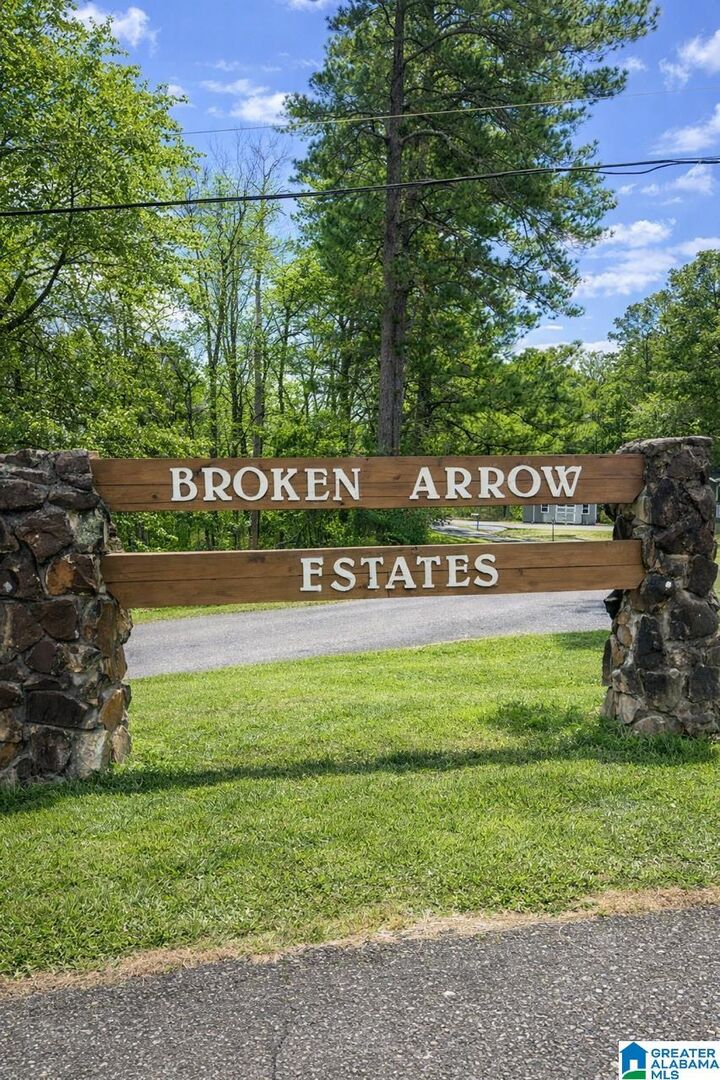 Property Photo:  359 Arrowhead Drive  AL 35135 