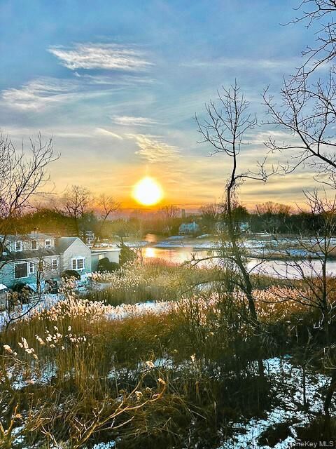 Property Photo:  53 Oak Avenue  NY 10538 