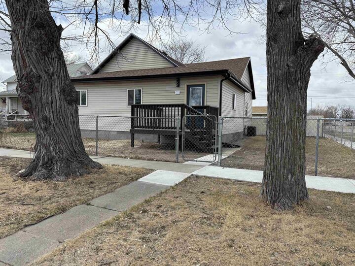 Property Photo: 402 S Bailey NE 69101