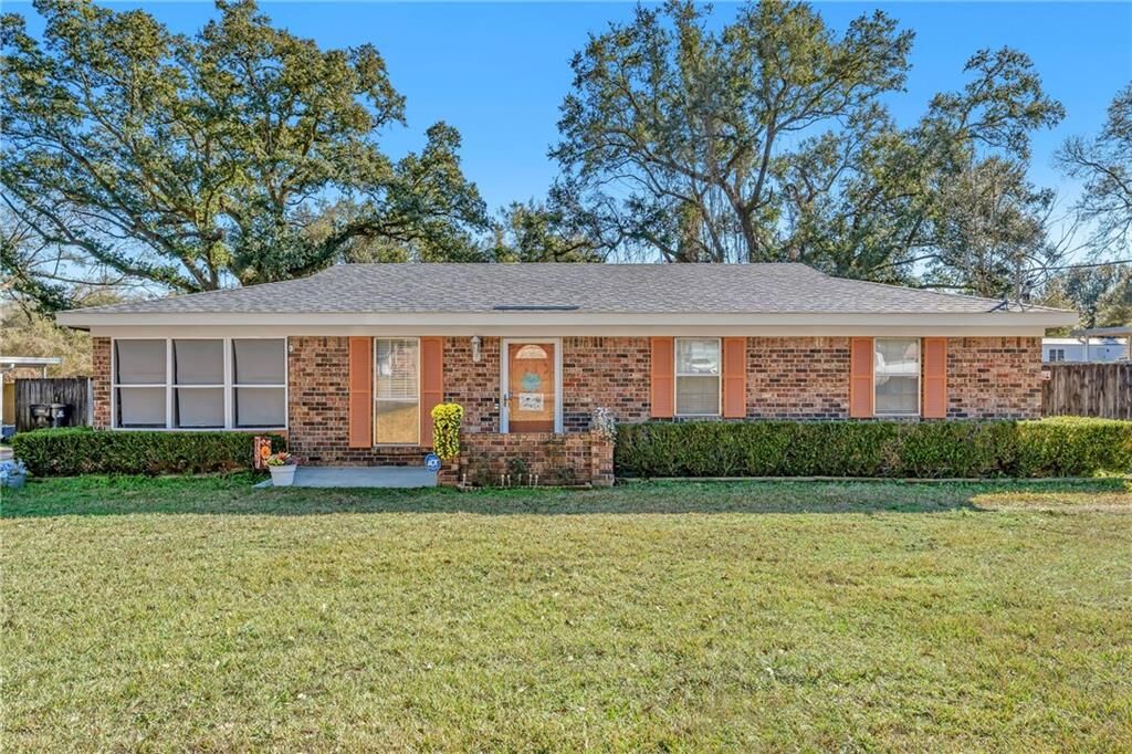 Property Photo: 7413 Wigfield Court AL 36619