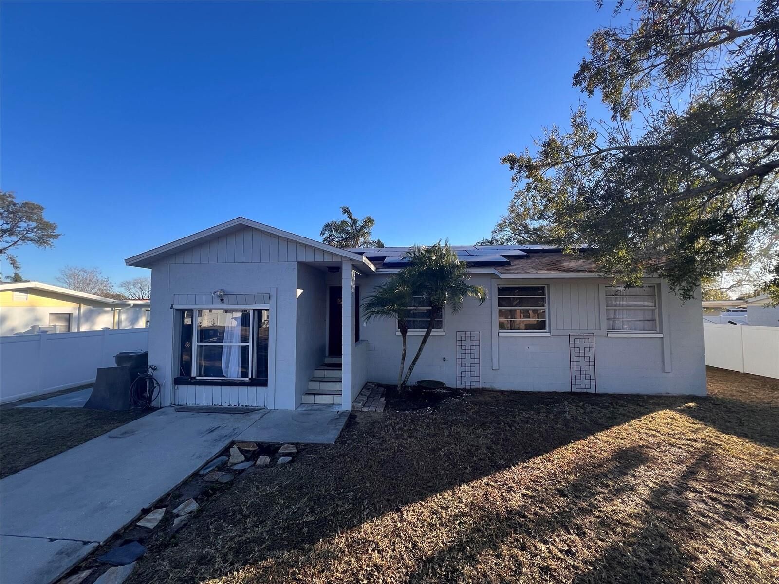 Property Photo:  520 Fairhope Drive  FL 33572 