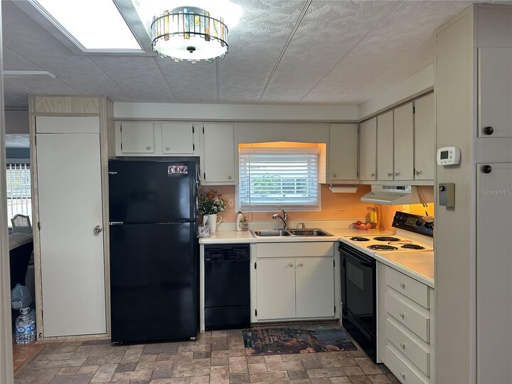 Property Photo:  6583 Hikina Drive  FL 34287 