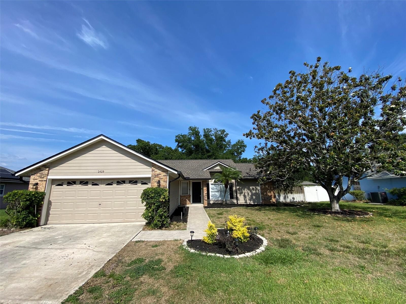 Property Photo:  1419 Spring Ridge Drive  FL 34787 