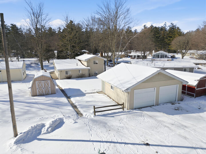 Property Photo:  5184 Pleasant Drive  MI 48612 