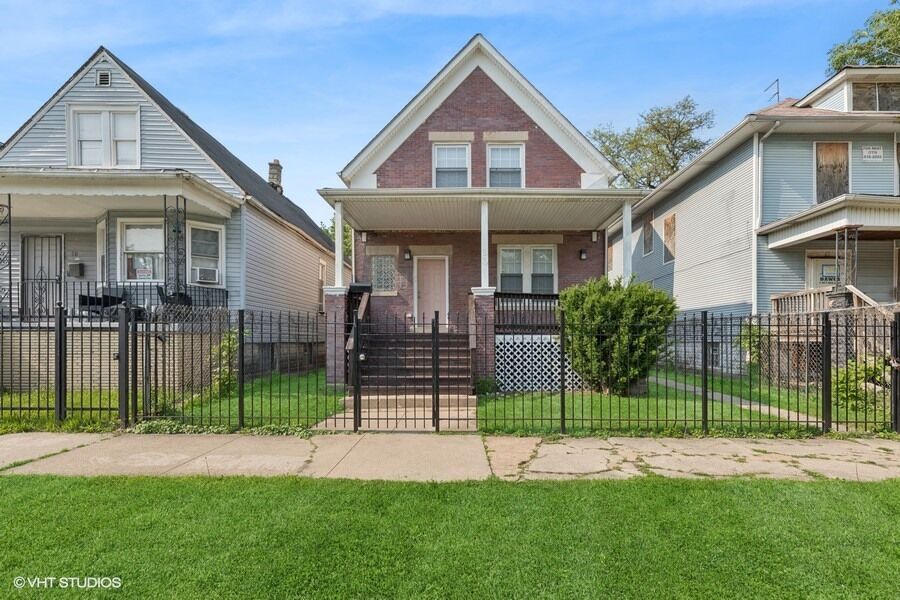 Property Photo:  26 W 114th Street  IL 60628 