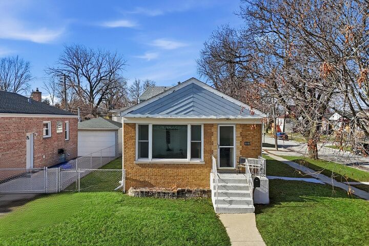 Property Photo:  4448 Lawndale Avenue  IL 60534 