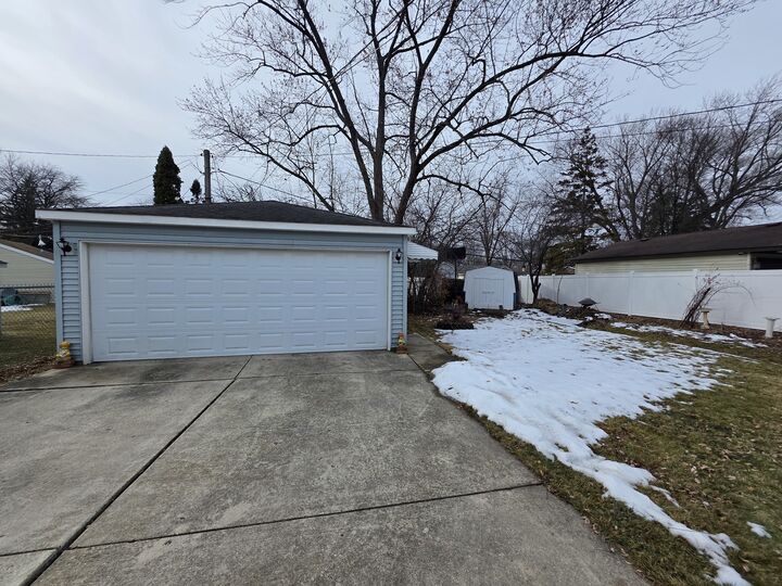 Property Photo:  2201 Kingfisher Lane  IL 60008 