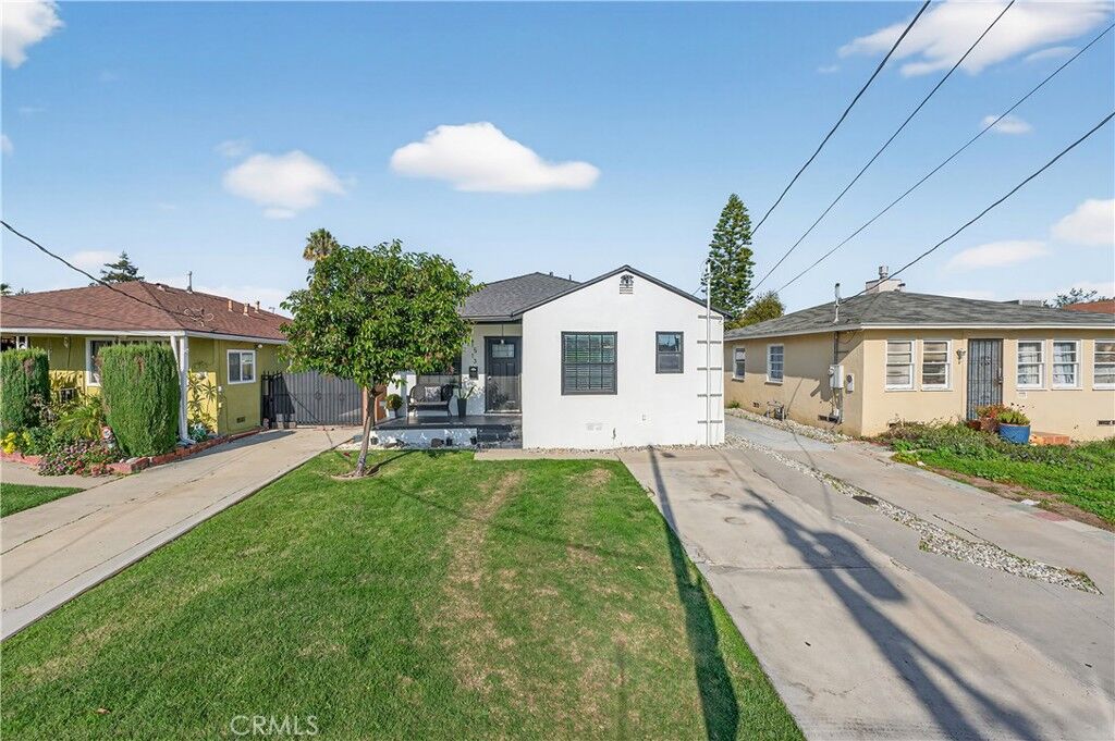 Property Photo:  1513 W 215th Street  CA 90501 