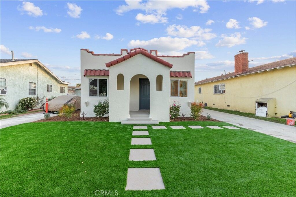 Property Photo:  1330 E 56th  CA 90805 