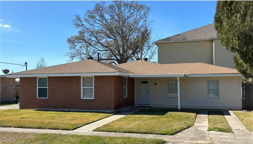 Property Photo:  920 Francis Street  LA 70072 