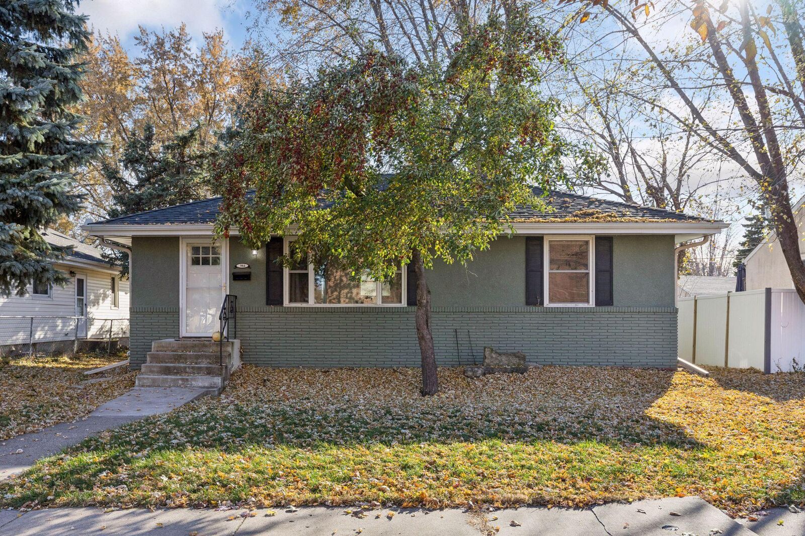 Property Photo:  984 Tuscarora Avenue  MN 55102 