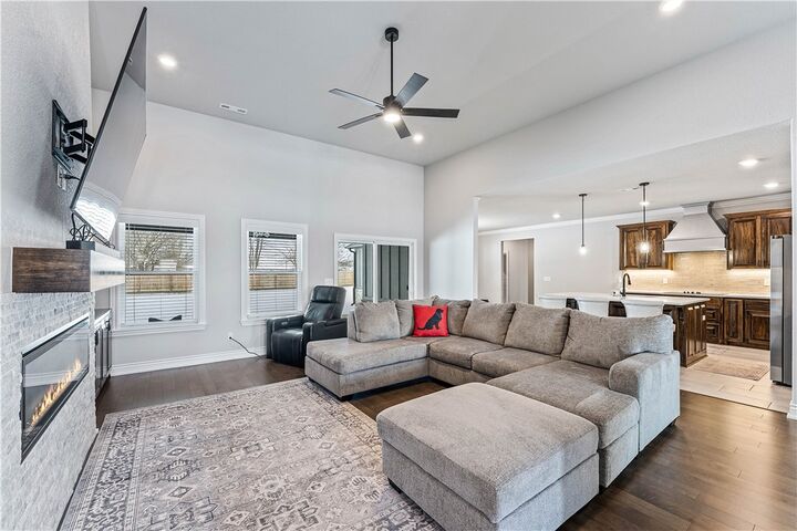 Property Photo:  1900 Strong Avenue  AR 72751 