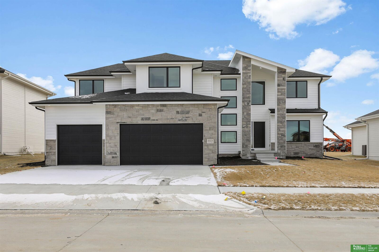 Property Photo:  5717 N 197th Avenue  NE 68022 