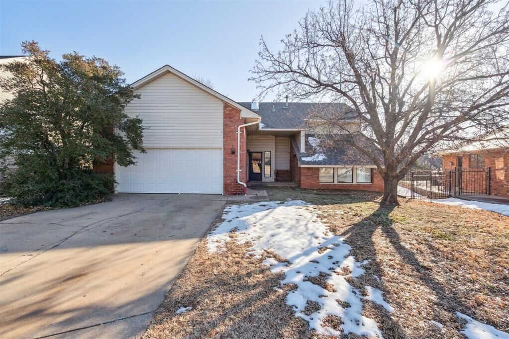 Property Photo:  11608 Kings Circle  OK 73162 