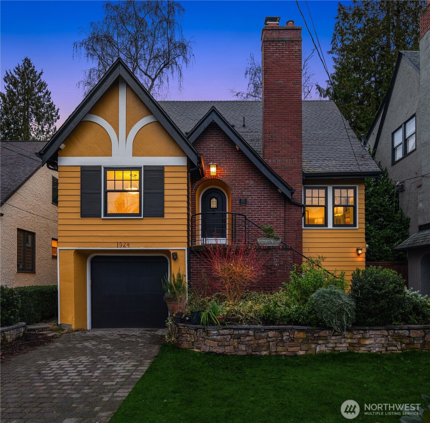 Property Photo: 1924 E Blaine Street WA 98112