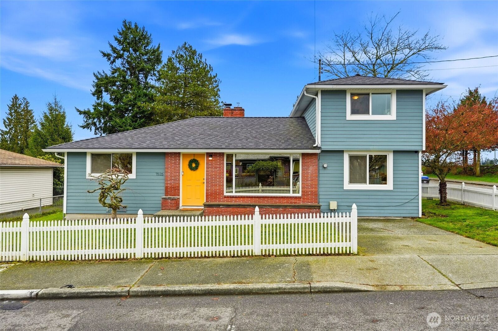Property Photo:  7525  Beverly Lane  WA 98203 