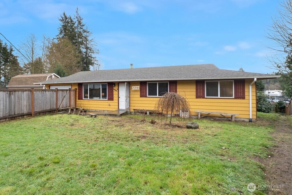 Property Photo:  5422  91st Avenue SE  WA 98290 