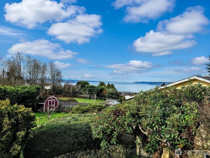 Property Photo: 28833 11th Avenue S WA 98003