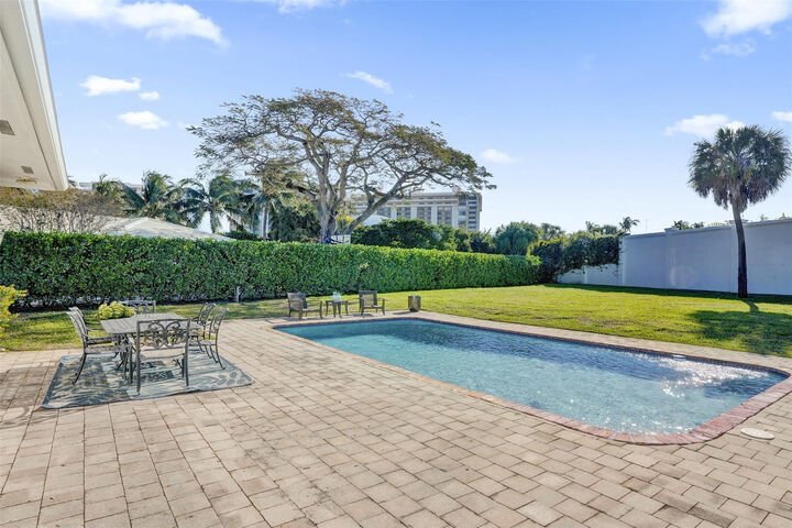 Property Photo:  26 Cayuga Road  FL 33308 