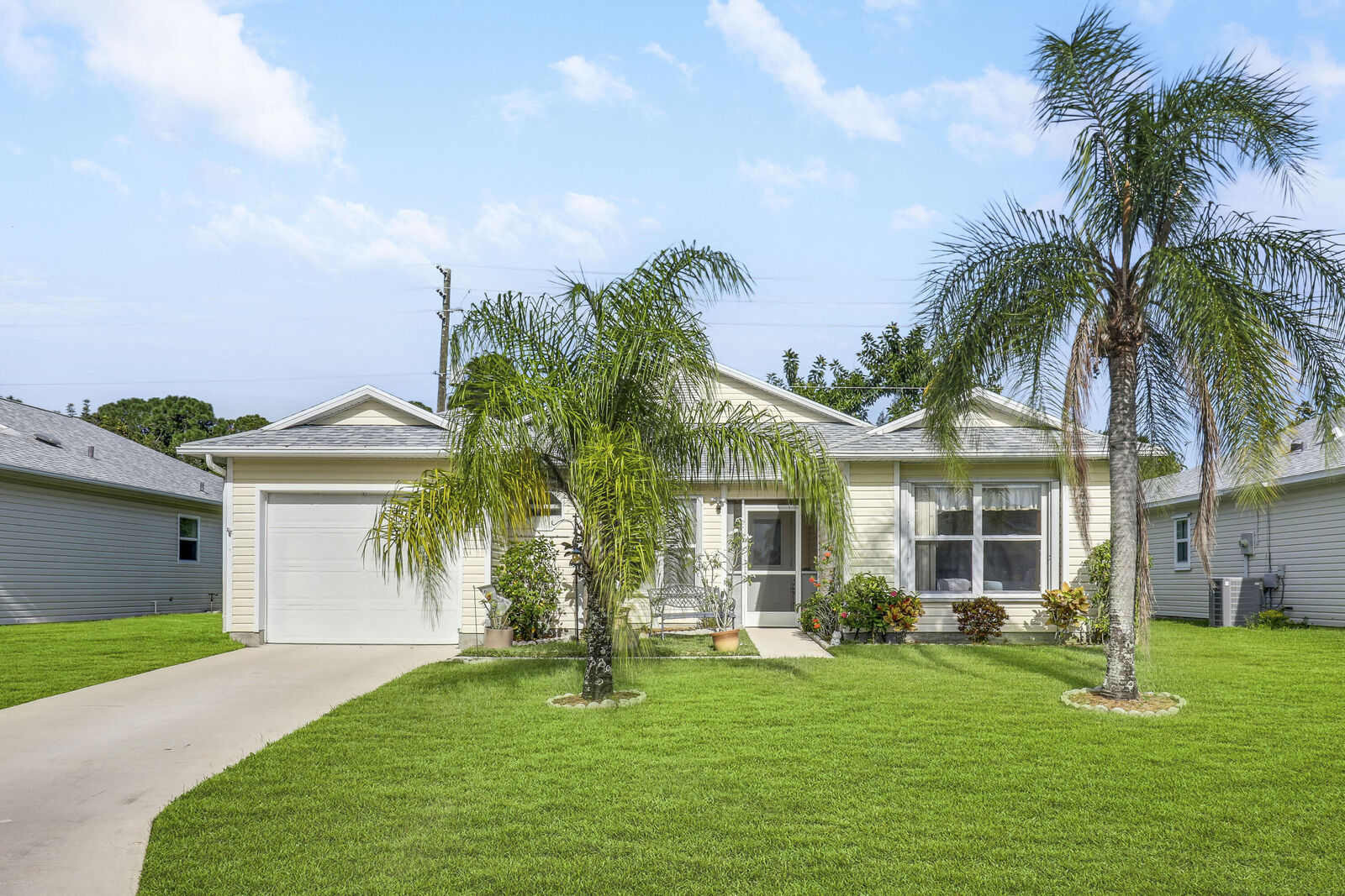 Property Photo:  6018 Travelers Way  FL 34982 