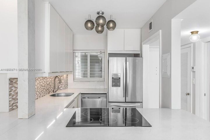 Property Photo:  1345 Lincoln Rd 604  FL 33139 