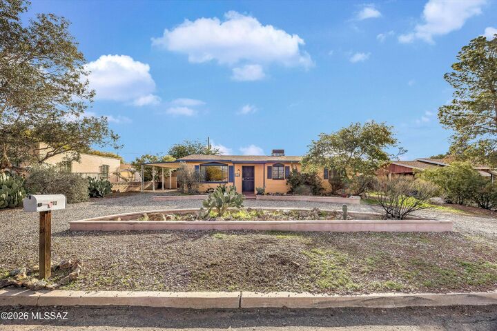 Property Photo:  702 N Irving Circle  AZ 85711 