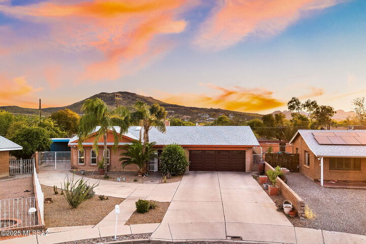 Property Photo:  53 N Davila Circle  AZ 85745 