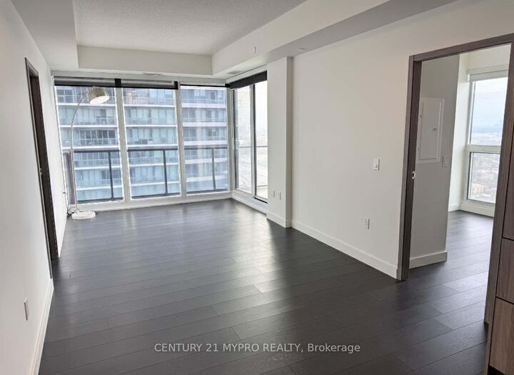 Property Photo:  95 McMahon Drive 2002  ON M2K 0H1 