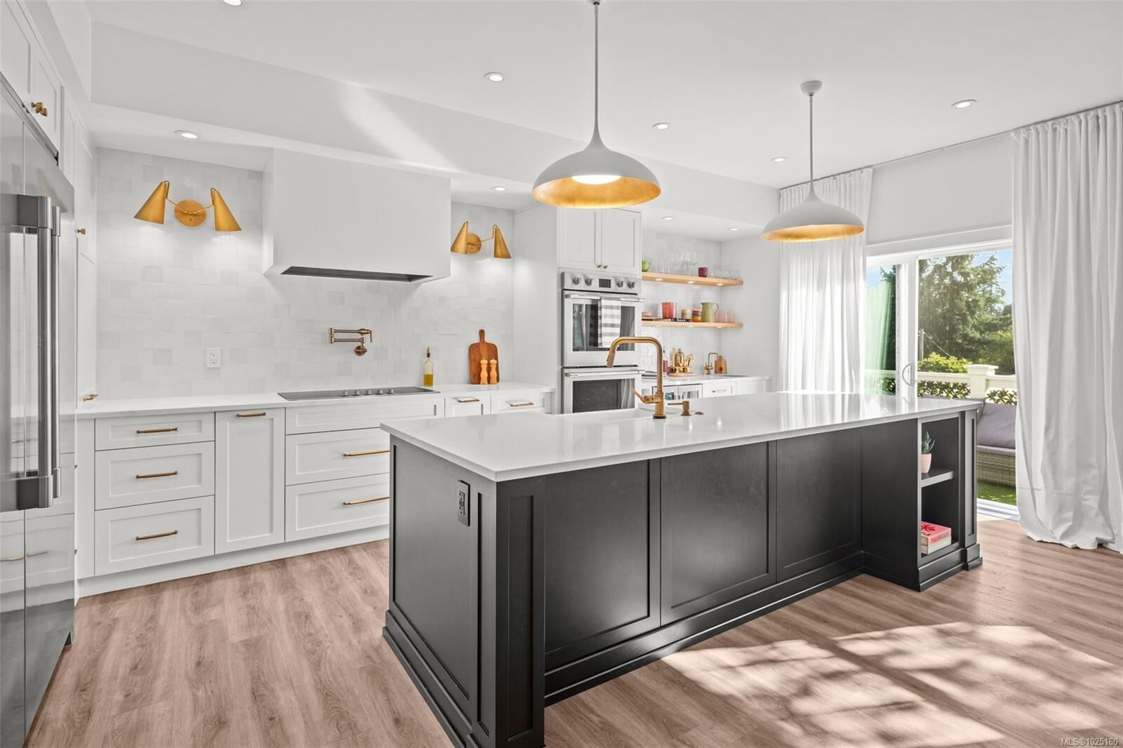 Property Photo:  4583 Wilkinson Rd 4  BC V8Z 5C3 