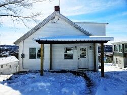 Property Photo:  806 Ridge Ave  PA 15644 