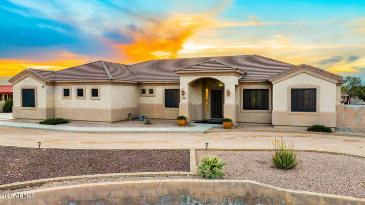 Property Photo:  1104 N Mountain Road  AZ 85207 