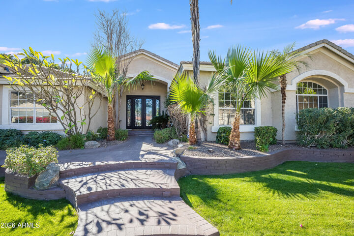 Property Photo: 5335 W Rose Garden Lane AZ 85308