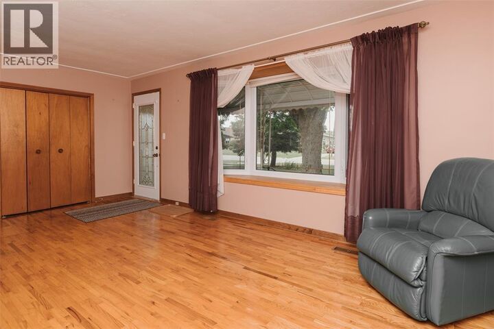 Property Photo:  28 Highland Drive  ON N8A 2K4 