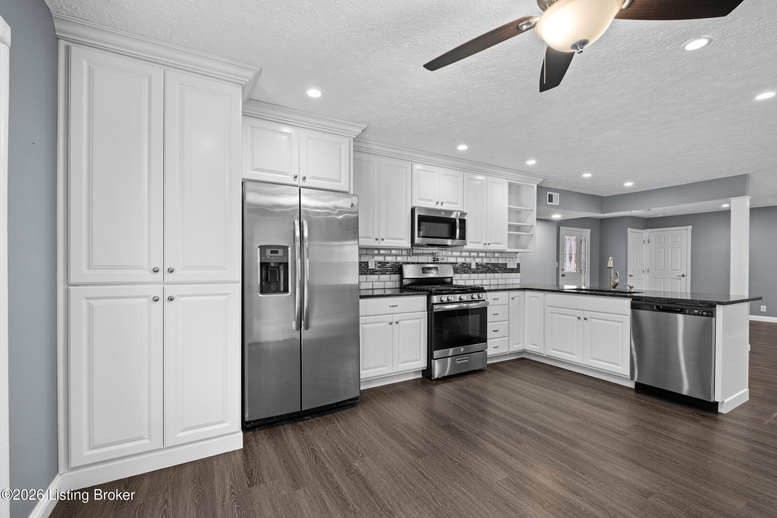 Property Photo:  3920 Riveroaks Ln  KY 40241 