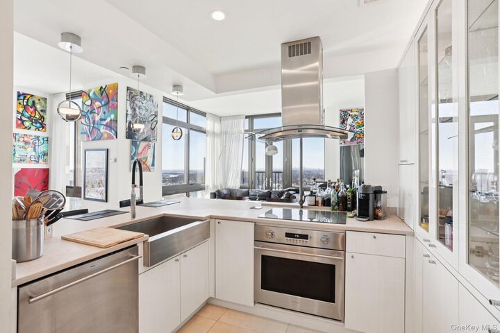 Property Photo:  175 Huguenot Street Ph-302  NY 10801 