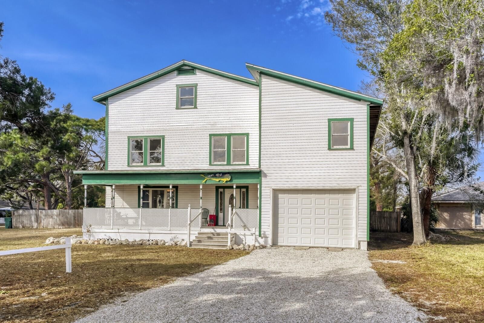 Property Photo: 1605 10th Avenue W FL 34221