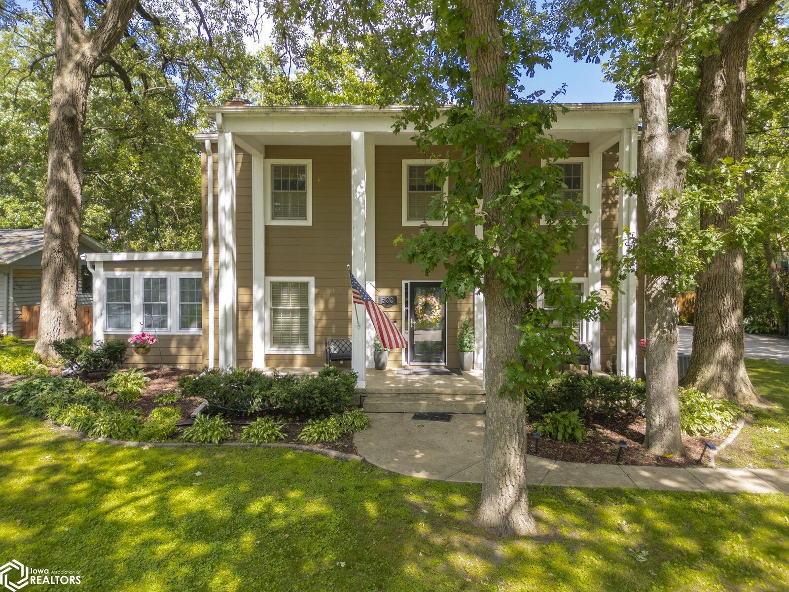 Property Photo: 500 18th Street W IA 50428
