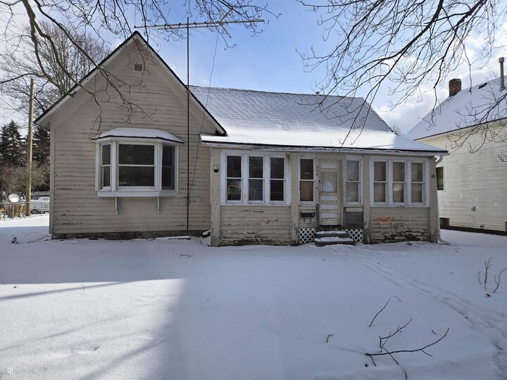 Property Photo:  204 Mary Street  MI 48097 