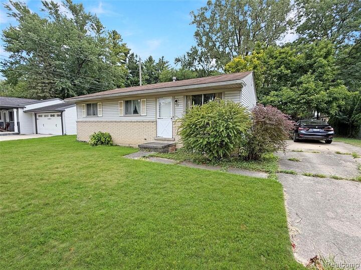 Property Photo: 556 Trombley Drive MI 48083 5133